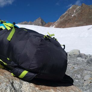 S batohem CAMP M45 na ledovci