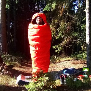 S výškou postavy 174 cm se spacákem KWAK Kuňka K185 máte na délku rezervu