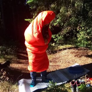 Spacák KWAK Kuňka K185 je možno díky dvoum jezdcům na zipu rozepnout i ze spodní strany