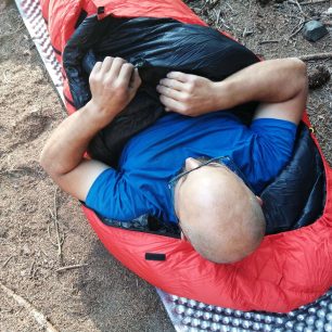 Vnitřní kapsička na drobnosti na krčním límci spacáku KWAK Kuňka K185