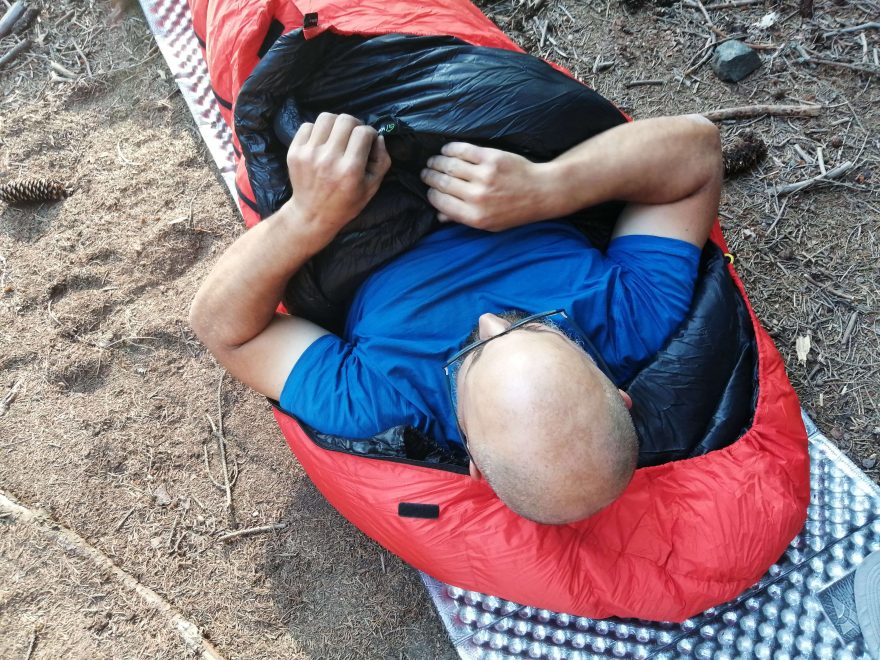 Vnitřní kapsička na drobnosti na krčním límci spacáku KWAK Kuňka K185