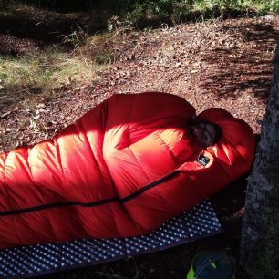 Zatažení kapuce spacáku KWAK Kuňka K185