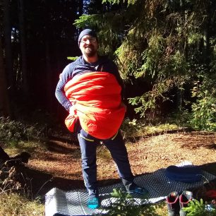 Zateplení tělesného jádra pomocí rozepnutí spacáku KWAK Kuňka K185 ze spodu