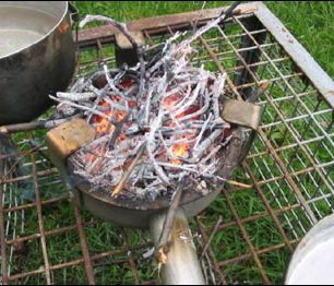 Jak si vyrobit vařič dřívkáč podle Vrabiho