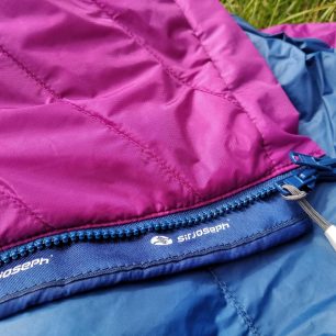 Propracovaný zip a léga u dámské zateplené bundy Sir Joseph