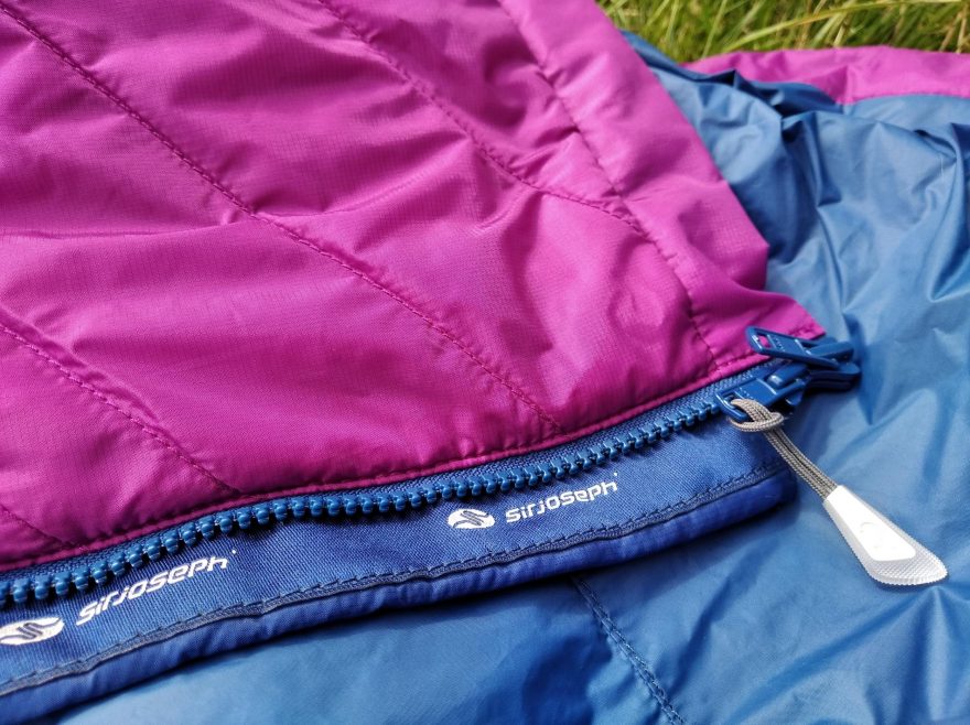 Propracovaný zip a léga u dámské zateplené bundy Sir Joseph