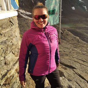 Testem v Alpách prošla bez ztráty kytičky