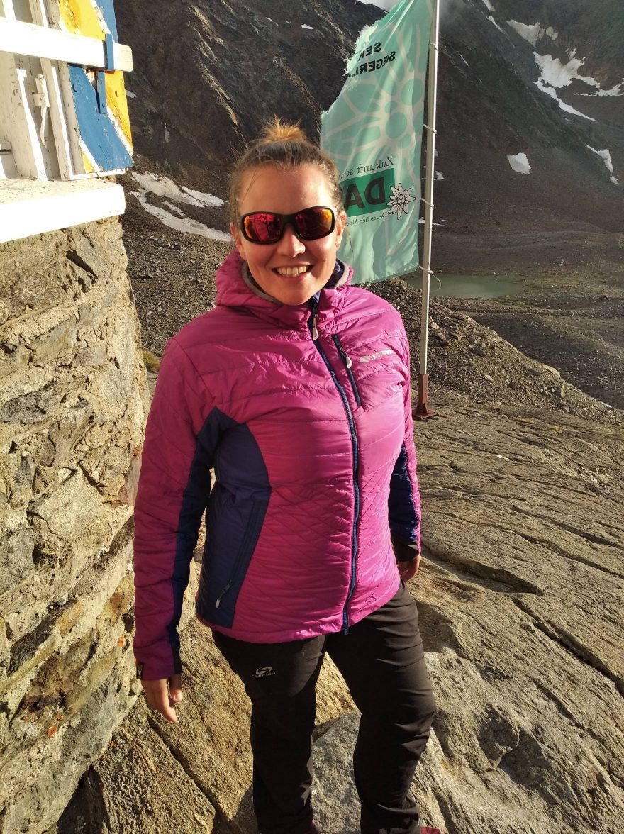 Testem v Alpách prošla bez ztráty kytičky