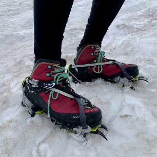 Mačky Camp Ascent drží na botě jako přikované.