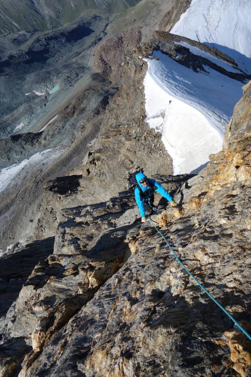 Exponované pasáže. Traverz tří Walliských klenotů – Alphubel–Täschhorn–Dom, Švýcarsko, Alpy