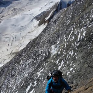 Exponované pasáže. Traverz tří Walliských klenotů – Alphubel – Täschhorn – Dom, Švýcarsko, Alpy