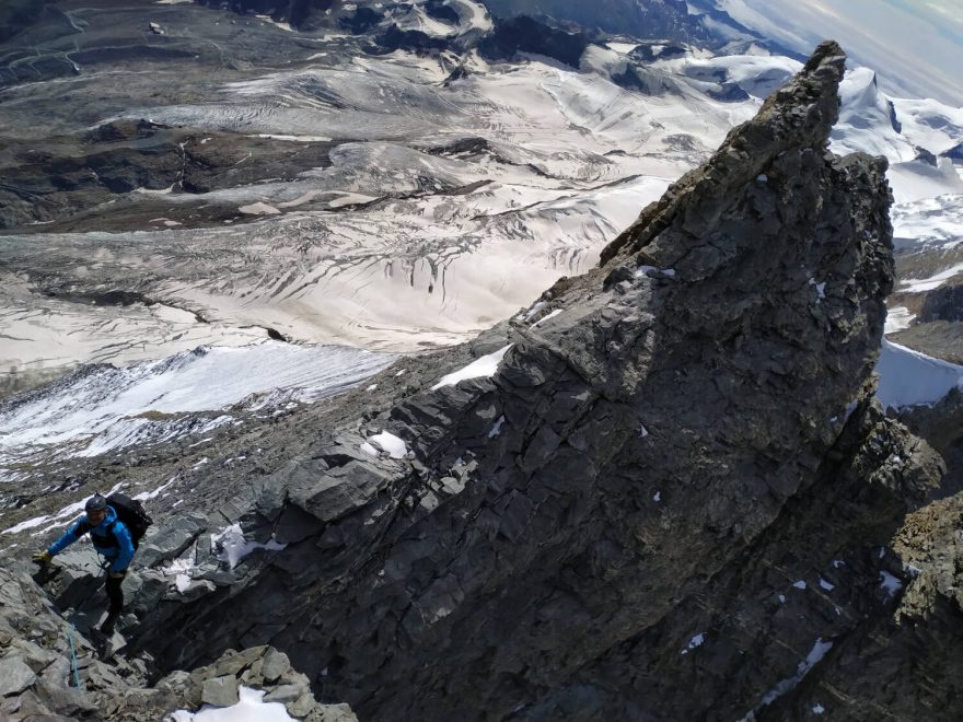Exponované pasáže. Traverz tří Walliských klenotů – Alphubel–Täschhorn–Dom, Švýcarsko, Alpy
