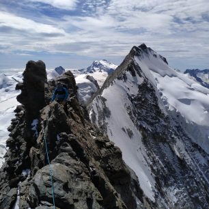 Přes odvážný traverz exponované hřebenovky Alphubel – Täschhorn – Dom ve švýcarském Wallisu tě provede horský vůdce Jan "Honzány" Novotný.