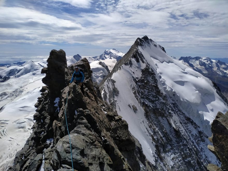 Přes odvážný traverz exponované hřebenovky Alphubel – Täschhorn – Dom ve švýcarském Wallisu tě provede horský vůdce Jan "Honzány" Novotný.