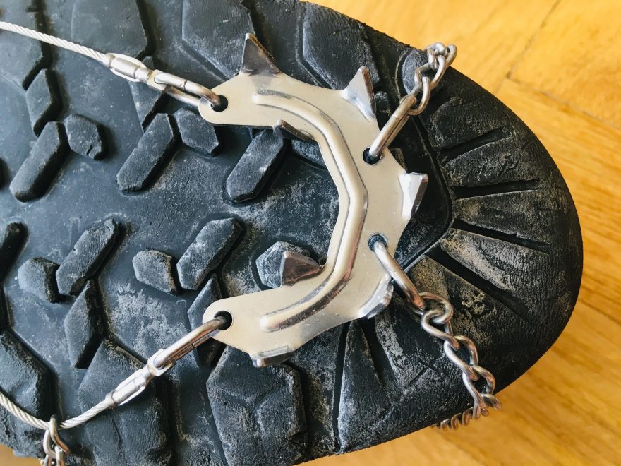 Čelní detailní pohled na přední díl nesmeků YATE Run Trail