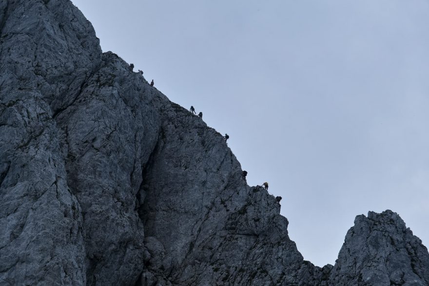 Hřeben nad žebříkem. Via ferrata Intersport Donnerkogel Klettersteig