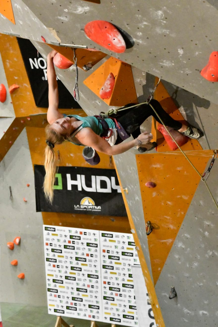 Eliška Adamovská na HUDY stěně v Praze. Foto Petr Piechowitz