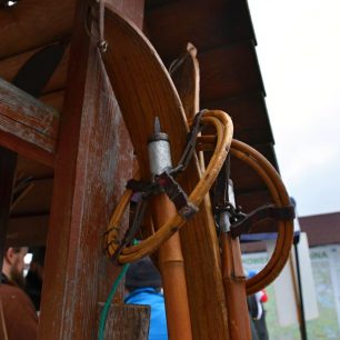 V areálu v Jakuszycích se každoročně běhá Bieg Retro v kostýmech a s historickým vybavením.