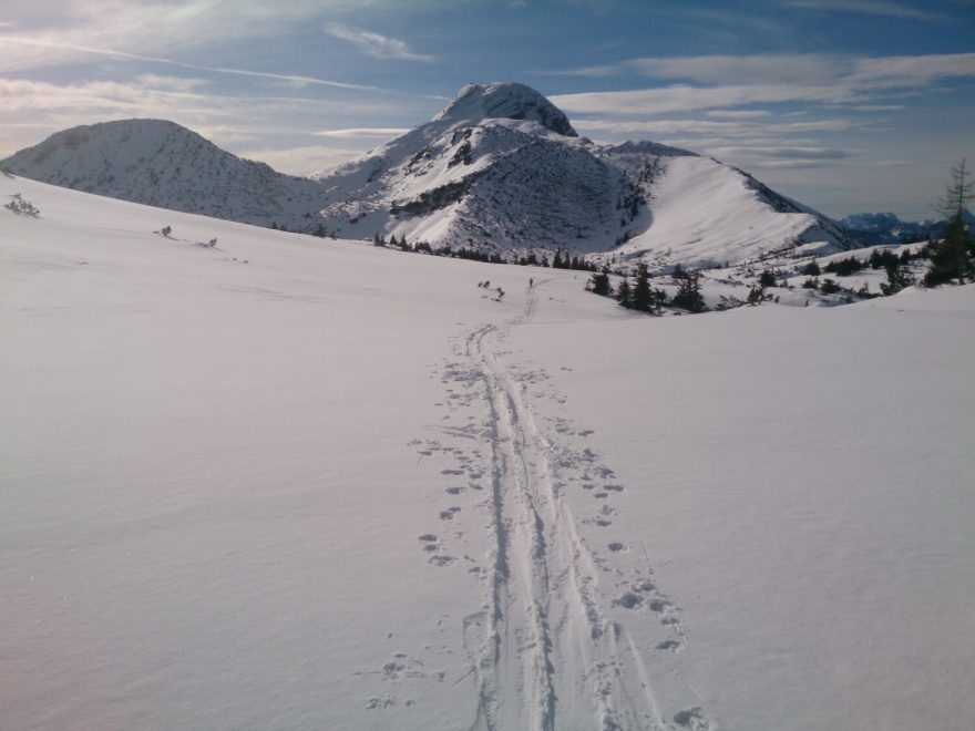 Výstup na vrchol Hochstadl na skialpech. Pohled na Hochstadl.