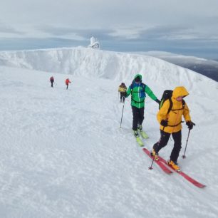 Zamrzlá bouda u Sněžných jam. Skialpová túra, Krkonoše