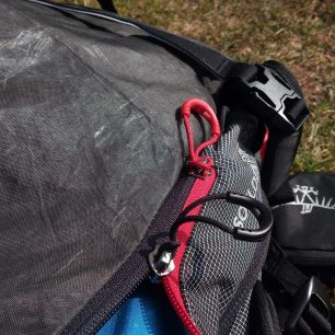 Dvojcestný zip na batohu Osprey Soelden PRO 32