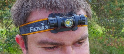 RECENZE Fenix HM23 – vysoce odolná a skladná základní čelovka