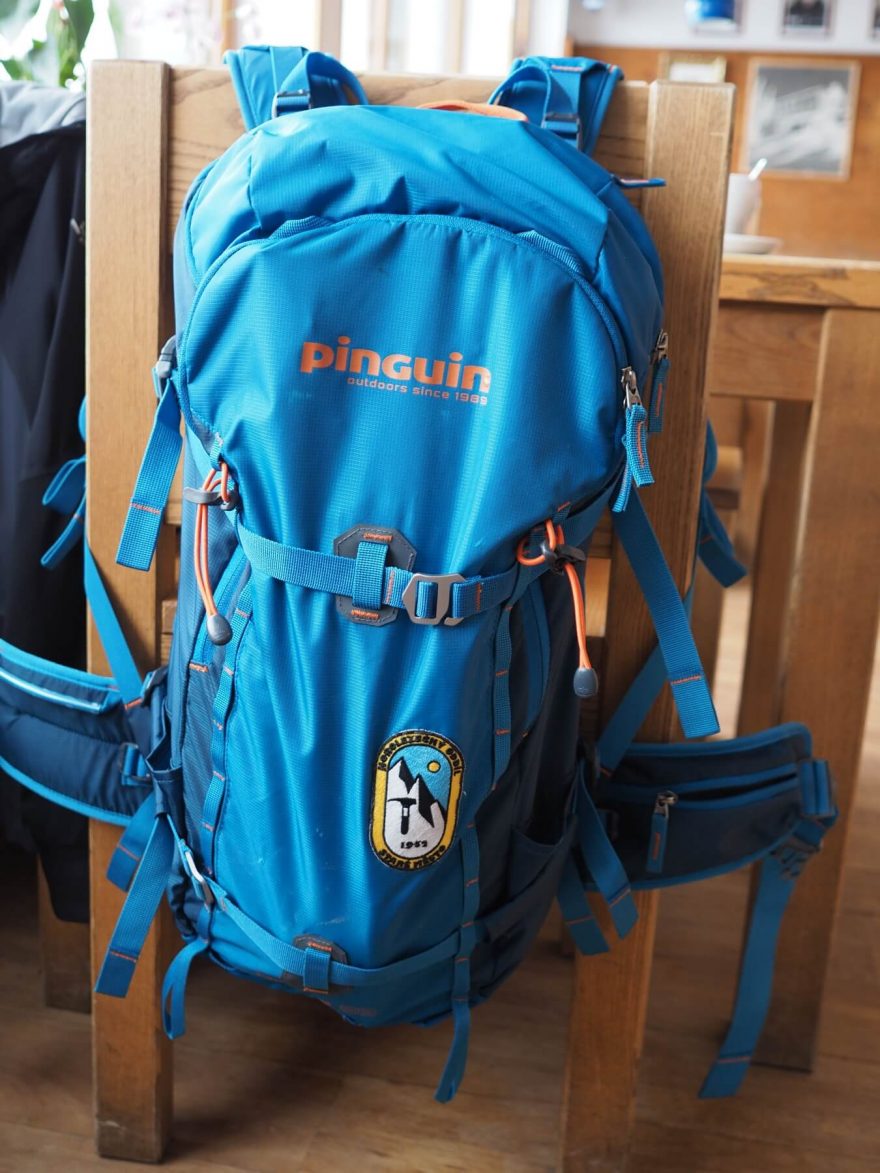 Pokud batoh není zcela naplněn, může lavinová výbava batoh deformovat