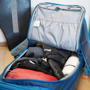 S vytaženou výztuhou zad je plnění batohu jednodušší. Výztuhu lze vyměnit za chránič páteře SAS-TEC 500 nebo 450, vhodné velikosti pro váš batoh