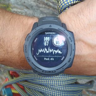 Tepová frekvence za poslední 4 hodiny - GARMIN Instinct Sola