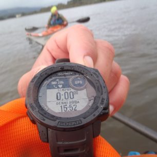 Voda opravdu hodinkám GARMIN Instinct Solar neškodí