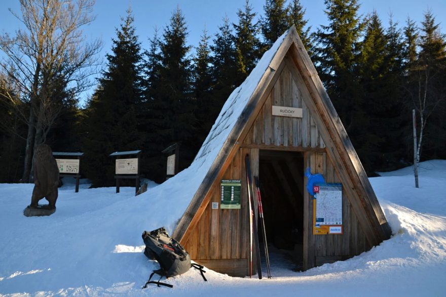 Přístřešek na rozcestí Ručičky, Krkonoše, zima