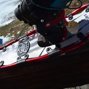 Velký rozsah pohybu sněžnic Yate Raptor