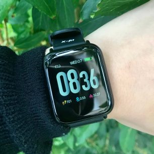 Hodinky Niceboy X-fit Watch padnou na dámskou i pánskou ruku.