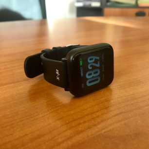 Velmi jednoduchý, stylový design hodinek Hodinky Niceboy X-fit Watch.