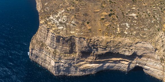 Výstup na Ta’ Dmejrek, nejvyšší bod Malty