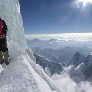 Tráva těsně pod Bottleneckem cca 8300 m... nejblbější místo před námi. Fotil Radek Jaroš.