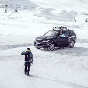 Střešní nosič na lyže Thule SnowPack Extender umožní bezpečnou přepravu lyží na střeše vozu.