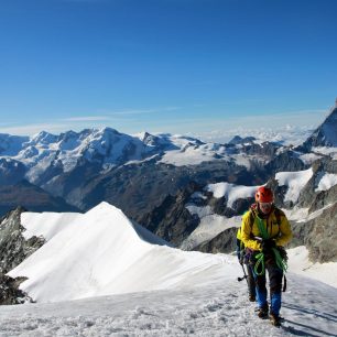 Vrchol Zinalrothorn ve Walliských Alpách
