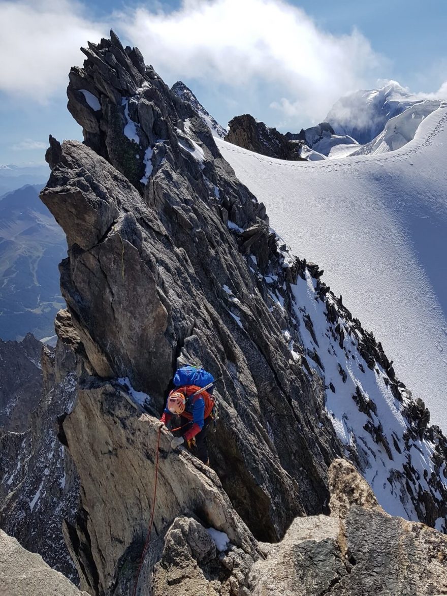 Traverz Grandes Jorasses je komplexní extrémně náročná vysokohorská túra, která překonává sedm čtyřtisícovek.