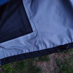 Všechny švy bundy Talung Lady jsou podlepené.