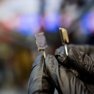 Kompletní VIP servis spočívá v důkladném mytí, které si zaslouží samostatnou kapitolu, pak kompletní rozborce – ta už skutečně vyžaduje vybaveného odborníka - a nakonec doladění komponentů