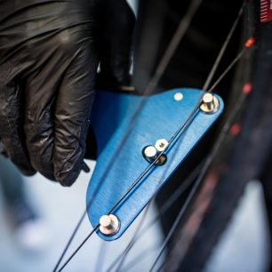 Kompletní VIP servis spočívá v důkladném mytí, které si zaslouží samostatnou kapitolu, pak kompletní rozborce – ta už skutečně vyžaduje vybaveného odborníka - a nakonec doladění komponentů