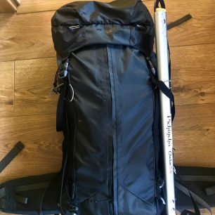 BERGANS W HELIUM 40 L - klasický a prověřený způsob fixace cepínu