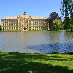 Gymnázium v Litovli. Litovelské Pomoraví na kole