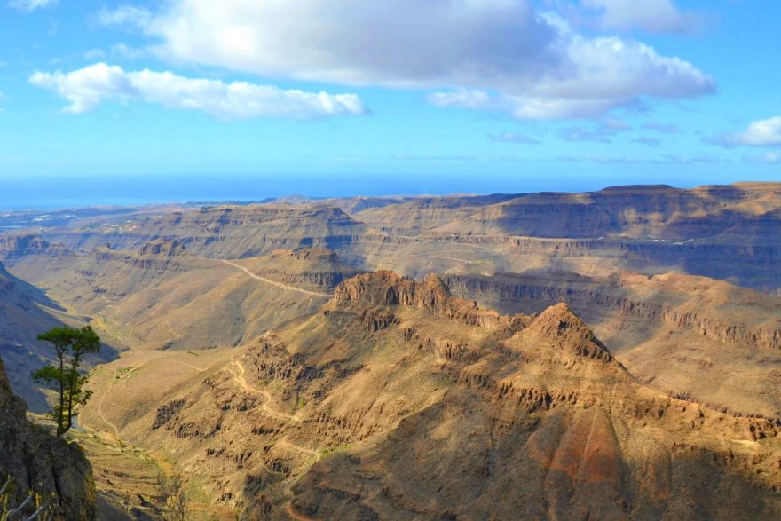 Hluboké kaňony sbíhají na jih směrem k oceánu, Gran Canaria