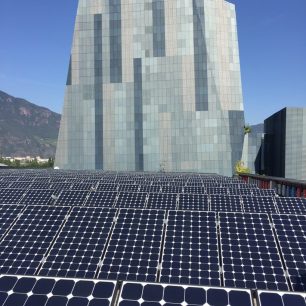 Energeticky soběstačná budova centrály firmy Salewa v Bolzanu.