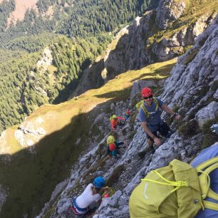 V rámci celodenního výletu na vrchol Hochalpenkopf jsme lezli cestu Olanger Klettersteig v obtížnosti B. Salewa Alpine Academy, Dolomity.