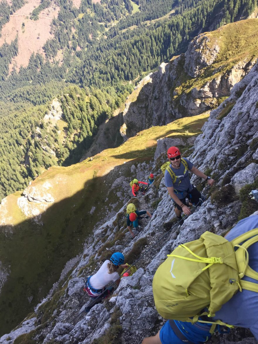 V rámci celodenního výletu na vrchol Hochalpenkopf jsme lezli cestu Olanger Klettersteig v obtížnosti B. Salewa Alpine Academy, Dolomity.