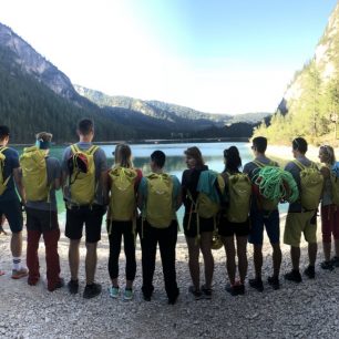 Na akci jsme byli kompletně vybavení od firmy Salewa. Byla to tak ideální příležitost vyzkoušet si řadu jejich novinek (např. batohy, helmy, sedáky, lezecký materiál).