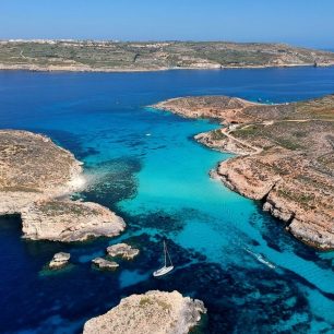 Modrá laguna u ostrova Comino, Malta